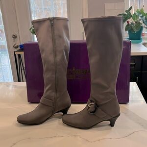 Bellini Gray Knee High Boots. Classy Gray & Silver Buckle. 6M